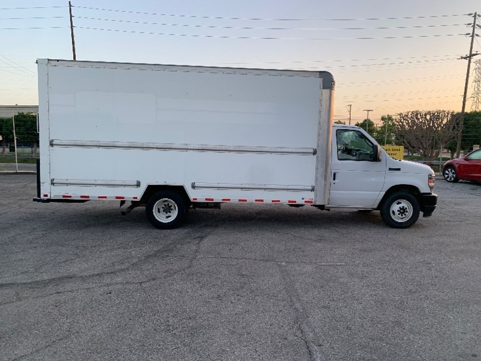 Light Duty Box Truck-Light and Medium Duty Trucks-Ford-2022-E350-Torrance-CA-81,914\n\t\tmiles-$ 34,500 - Image 15