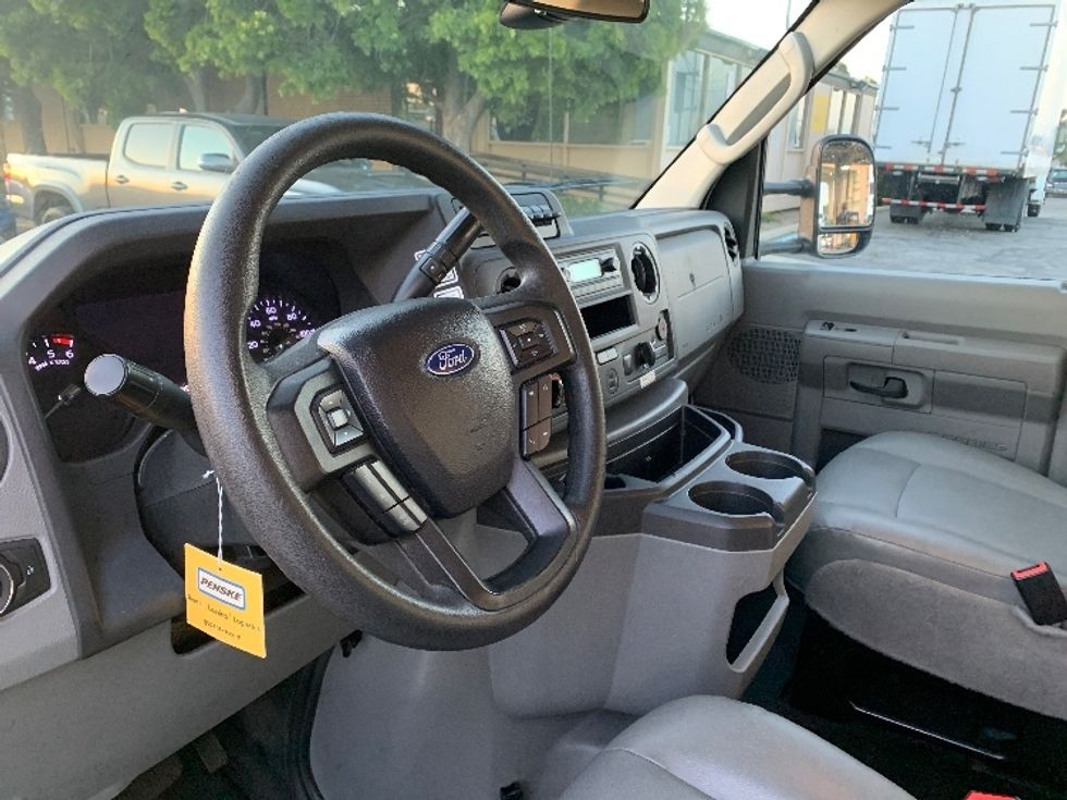Light Duty Box Truck-Light and Medium Duty Trucks-Ford-2022-E350-Torrance-CA-81,914\n\t\tmiles-$ 34,500 - Image 17