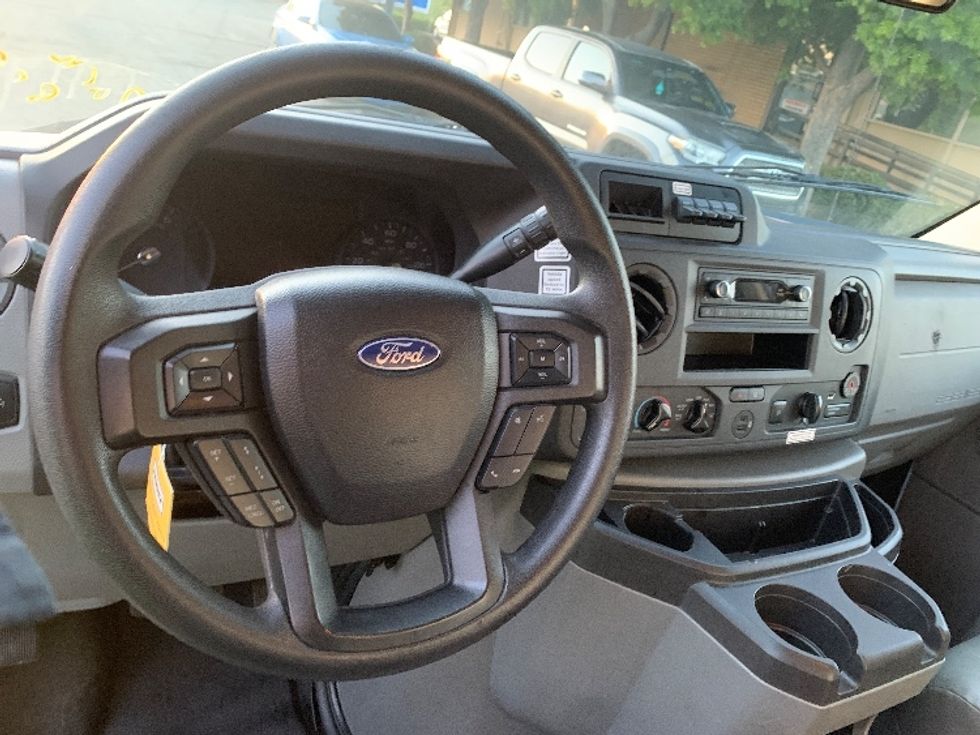 Light Duty Box Truck-Light and Medium Duty Trucks-Ford-2022-E350-Torrance-CA-81,914\n\t\tmiles-$ 34,500 - Image 18