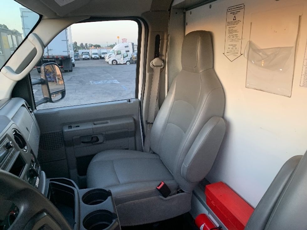 Light Duty Box Truck-Light and Medium Duty Trucks-Ford-2022-E350-Torrance-CA-81,914\n\t\tmiles-$ 34,500 - Image 19