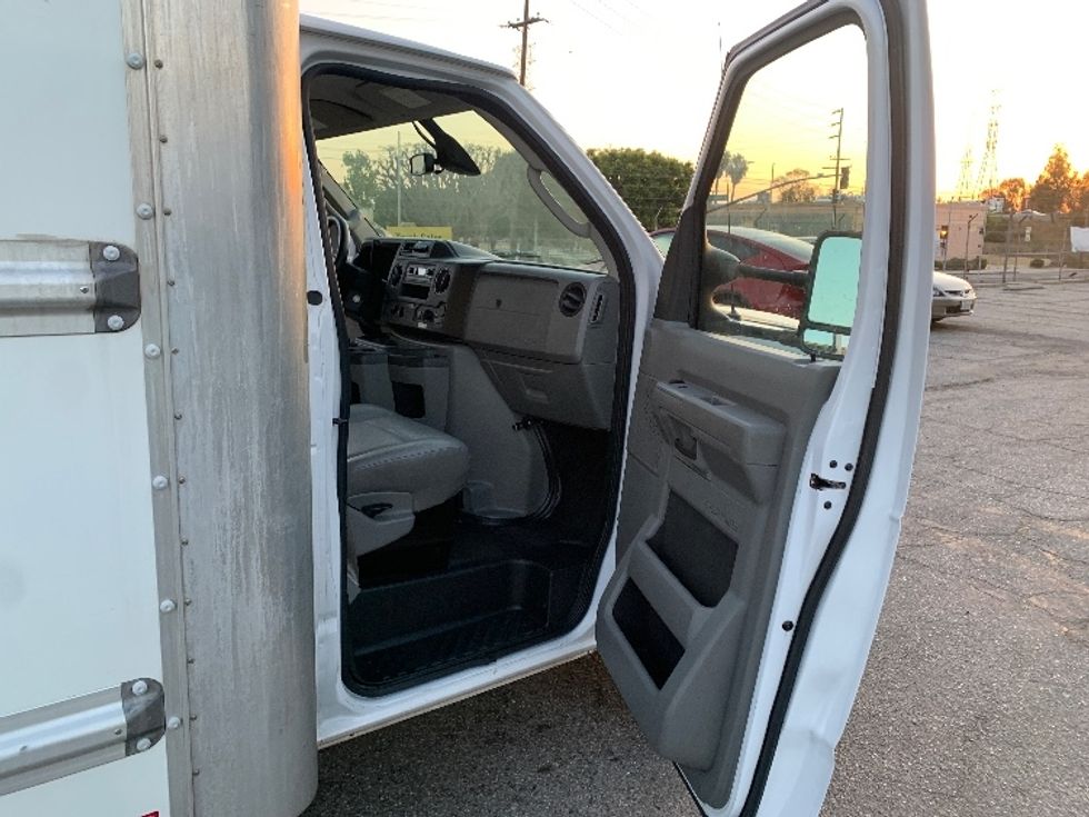 Light Duty Box Truck-Light and Medium Duty Trucks-Ford-2022-E350-Torrance-CA-81,914\n\t\tmiles-$ 34,500 - Image 20