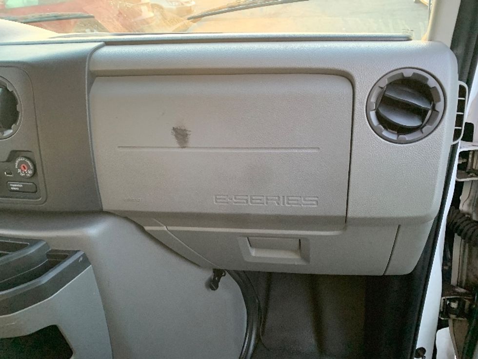 Light Duty Box Truck-Light and Medium Duty Trucks-Ford-2022-E350-Torrance-CA-81,914\n\t\tmiles-$ 34,500 - Image 21
