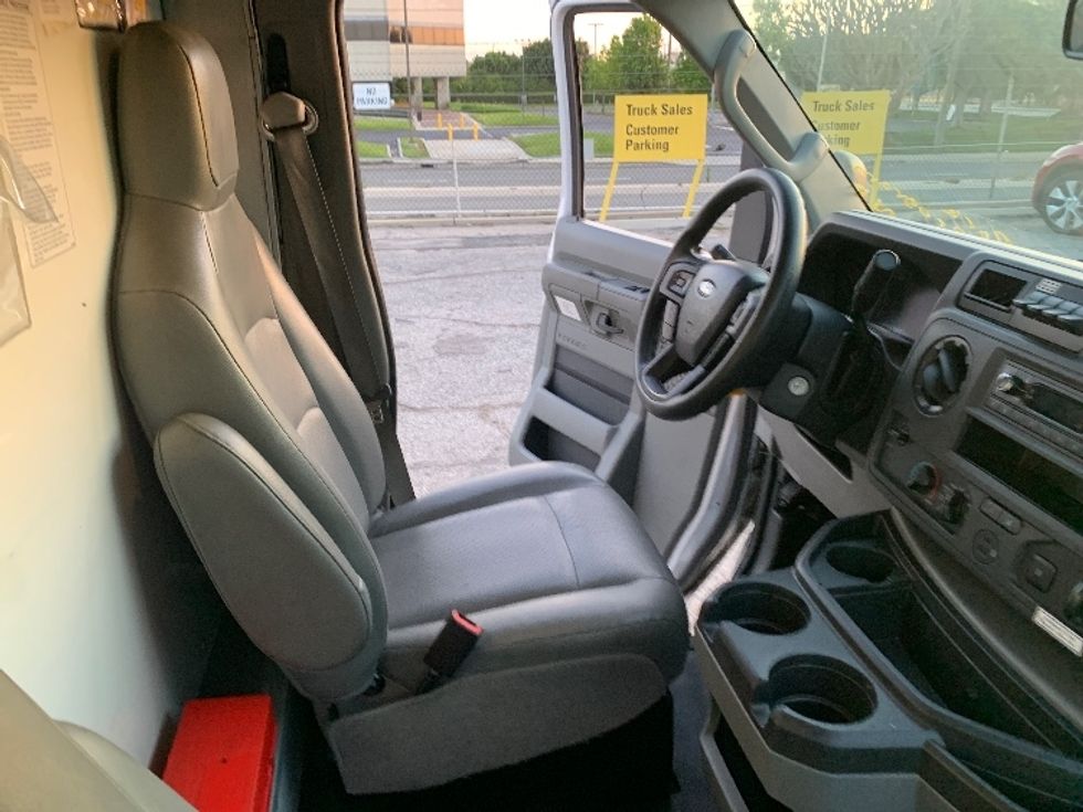Light Duty Box Truck-Light and Medium Duty Trucks-Ford-2022-E350-Torrance-CA-81,914\n\t\tmiles-$ 34,500 - Image 22