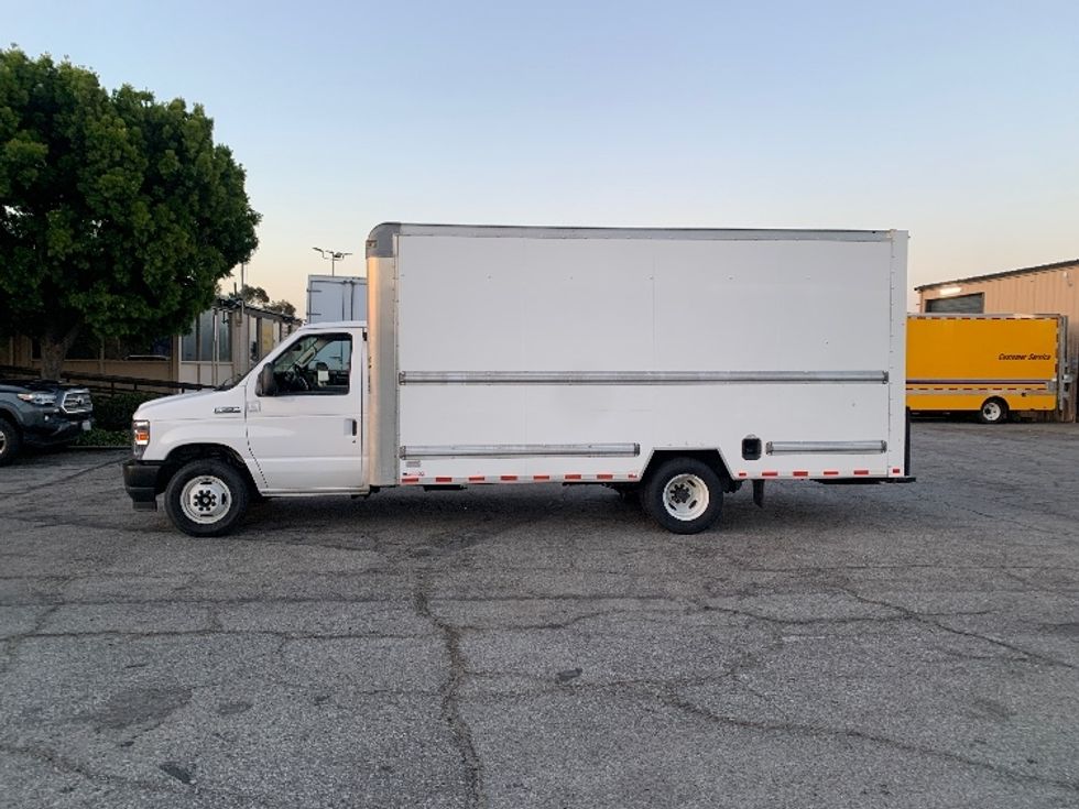 Light Duty Box Truck-Light and Medium Duty Trucks-Ford-2022-E350-Torrance-CA-81,914\n\t\tmiles-$ 34,500 - Image 4