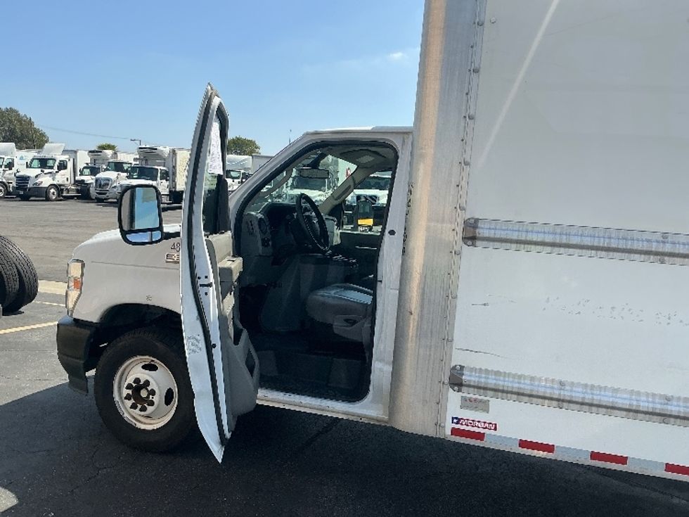 Light Duty Box Truck-Light and Medium Duty Trucks-Ford-2022-E350-Torrance-CA-97,945\n\t\tmiles-$ 28,500 - Image 16