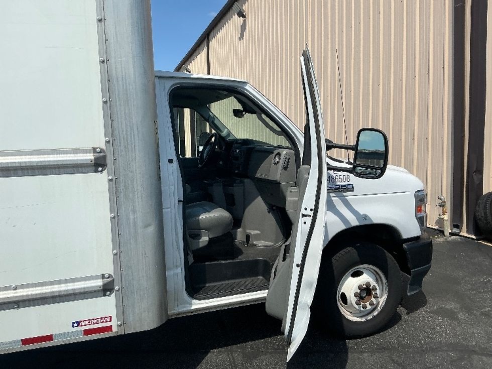 Light Duty Box Truck-Light and Medium Duty Trucks-Ford-2022-E350-Torrance-CA-97,945\n\t\tmiles-$ 28,500 - Image 20