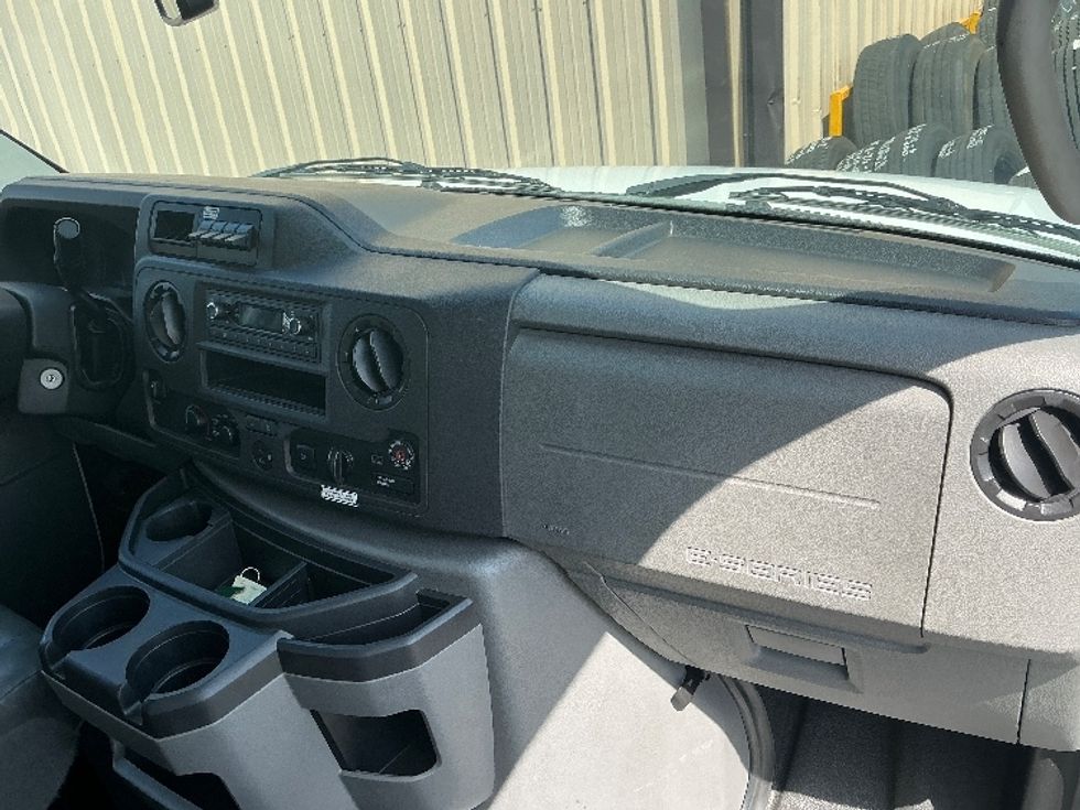Light Duty Box Truck-Light and Medium Duty Trucks-Ford-2022-E350-Torrance-CA-97,945\n\t\tmiles-$ 28,500 - Image 21
