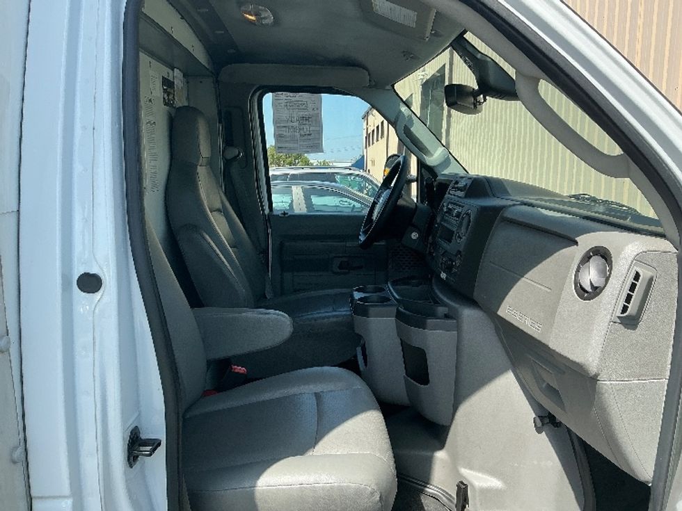 Light Duty Box Truck-Light and Medium Duty Trucks-Ford-2022-E350-Torrance-CA-97,945\n\t\tmiles-$ 28,500 - Image 22