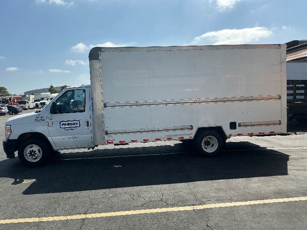 Light Duty Box Truck-Light and Medium Duty Trucks-Ford-2022-E350-Torrance-CA-97,945\n\t\tmiles-$ 28,500 - Image 4