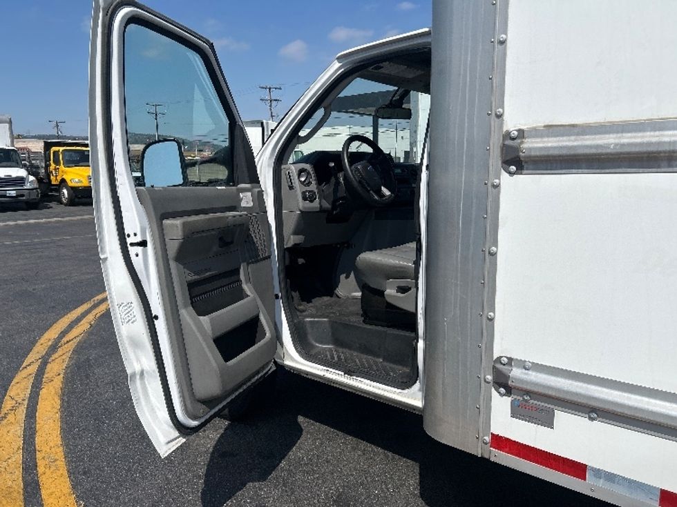 Light Duty Box Truck-Light and Medium Duty Trucks-Ford-2022-E350-Torrance-CA-98,851\n\t\tmiles-$ 31,500 - Image 16