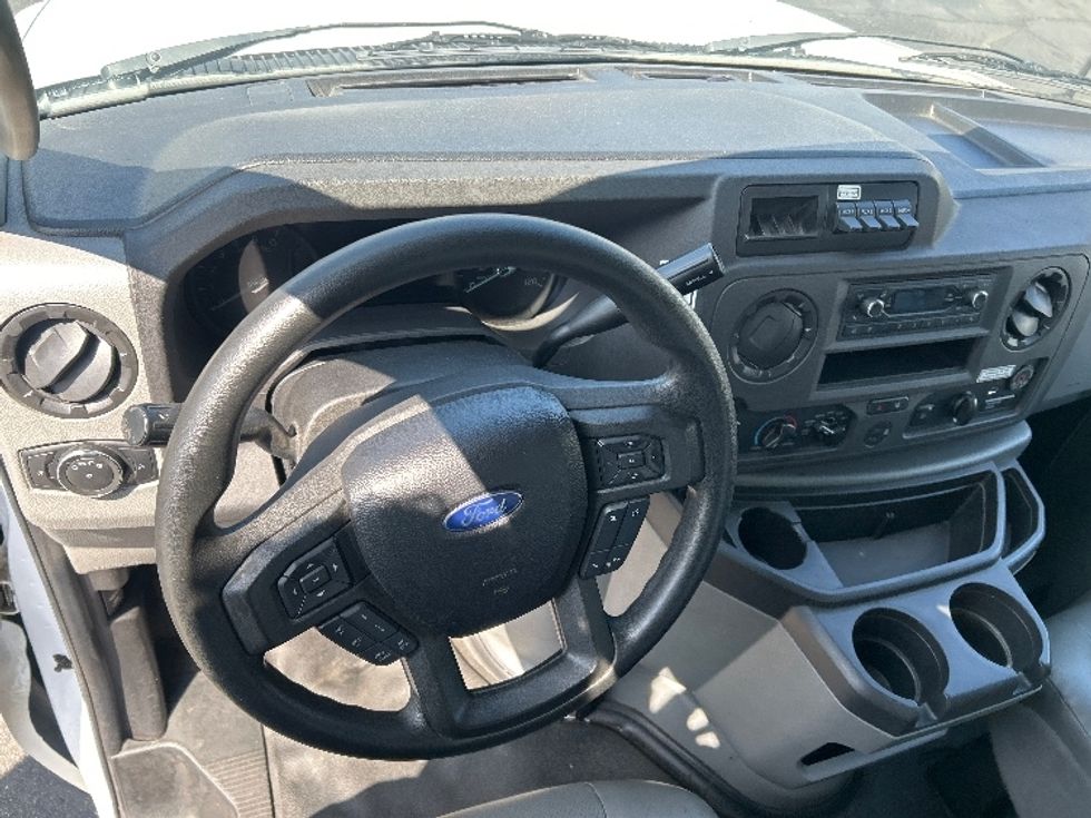 Light Duty Box Truck-Light and Medium Duty Trucks-Ford-2022-E350-Torrance-CA-98,851\n\t\tmiles-$ 31,500 - Image 18