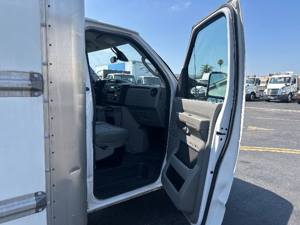 Light Duty Box Truck-Light and Medium Duty Trucks-Ford-2022-E350-Torrance-CA-98,851\n\t\tmiles-$ 31,500 - Image 20