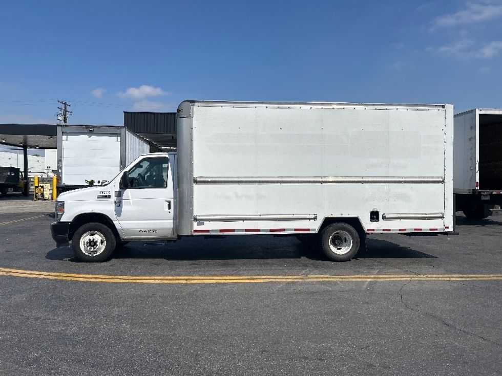 Light Duty Box Truck-Light and Medium Duty Trucks-Ford-2022-E350-Torrance-CA-98,851\n\t\tmiles-$ 31,500 - Image 4