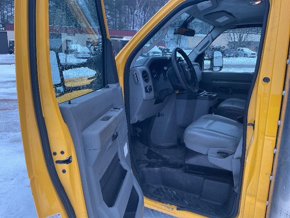 Light Duty Box Truck-Light and Medium Duty Trucks-Ford-2022-E350-Traverse City-MI-90,783\n\t\tmiles-$ 28,750 - Image 16