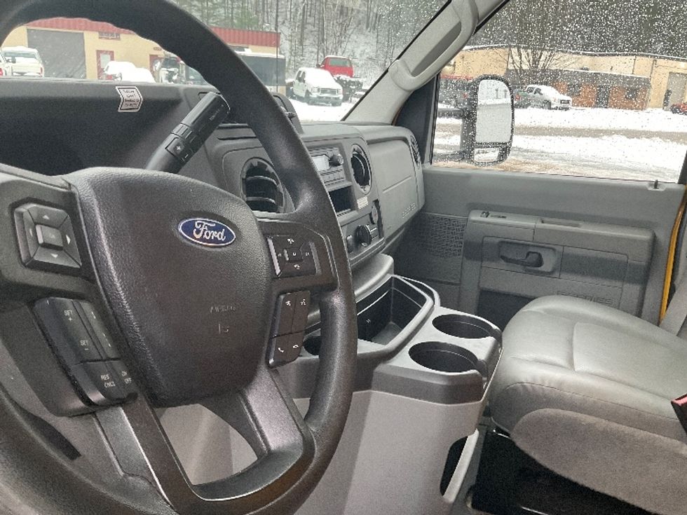 Light Duty Box Truck-Light and Medium Duty Trucks-Ford-2022-E350-Traverse City-MI-90,783\n\t\tmiles-$ 28,750 - Image 18