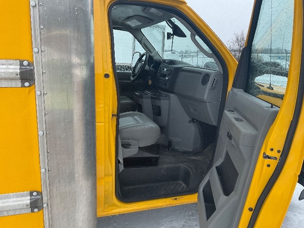 Light Duty Box Truck-Light and Medium Duty Trucks-Ford-2022-E350-Traverse City-MI-90,783\n\t\tmiles-$ 28,750 - Image 20