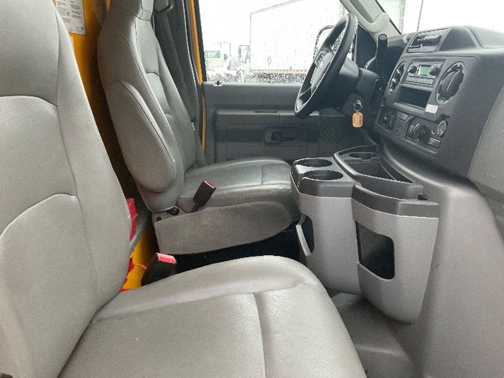 Light Duty Box Truck-Light and Medium Duty Trucks-Ford-2022-E350-Traverse City-MI-90,783\n\t\tmiles-$ 28,750 - Image 22