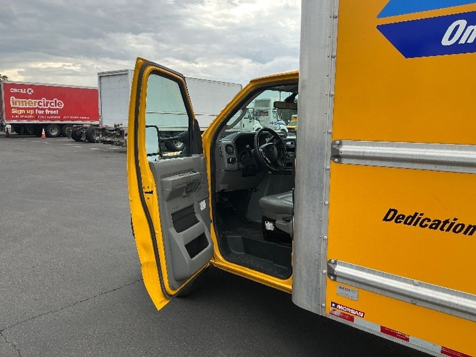 Light Duty Box Truck-Light and Medium Duty Trucks-Ford-2022-E350-Tucson-AZ-100,823\n\t\tmiles-$ 28,000 - Image 16