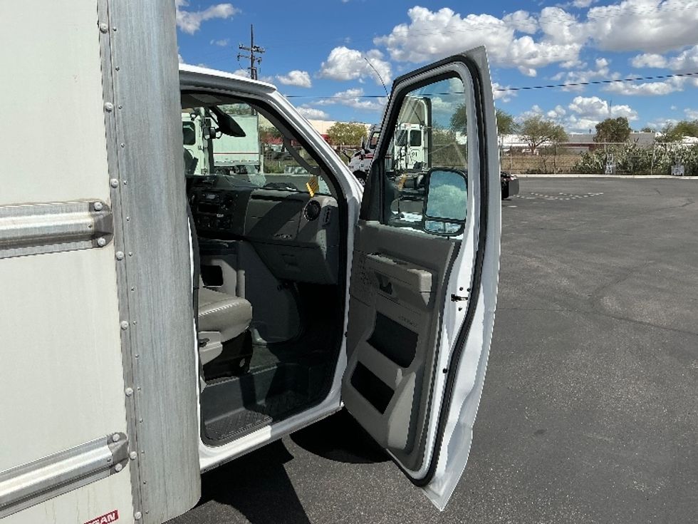 Light Duty Box Truck-Light and Medium Duty Trucks-Ford-2022-E350-Tucson-AZ-109,955\n\t\tmiles-$ 15,500 - Image 19