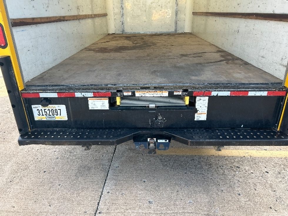 Light Duty Box Truck-Light and Medium Duty Trucks-Ford-2022-E350-Tulsa-OK-104,876\n\t\tmiles-$ 26,000 - Image 10