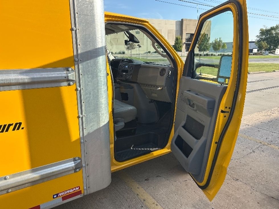 Light Duty Box Truck-Light and Medium Duty Trucks-Ford-2022-E350-Tulsa-OK-104,876\n\t\tmiles-$ 26,000 - Image 20