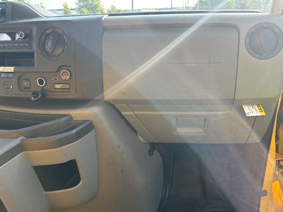 Light Duty Box Truck-Light and Medium Duty Trucks-Ford-2022-E350-Tulsa-OK-104,876\n\t\tmiles-$ 26,000 - Image 21
