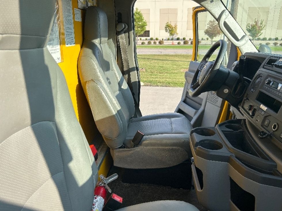 Light Duty Box Truck-Light and Medium Duty Trucks-Ford-2022-E350-Tulsa-OK-104,876\n\t\tmiles-$ 26,000 - Image 22