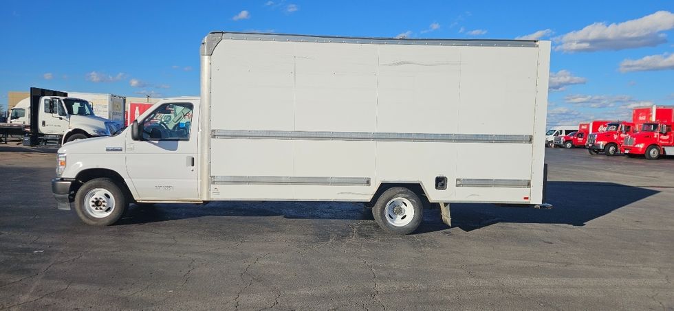 Light Duty Box Truck-Light and Medium Duty Trucks-Ford-2022-E350-Tulsa-OK-105,443\n\t\tmiles-$ 30,000 - Image 4