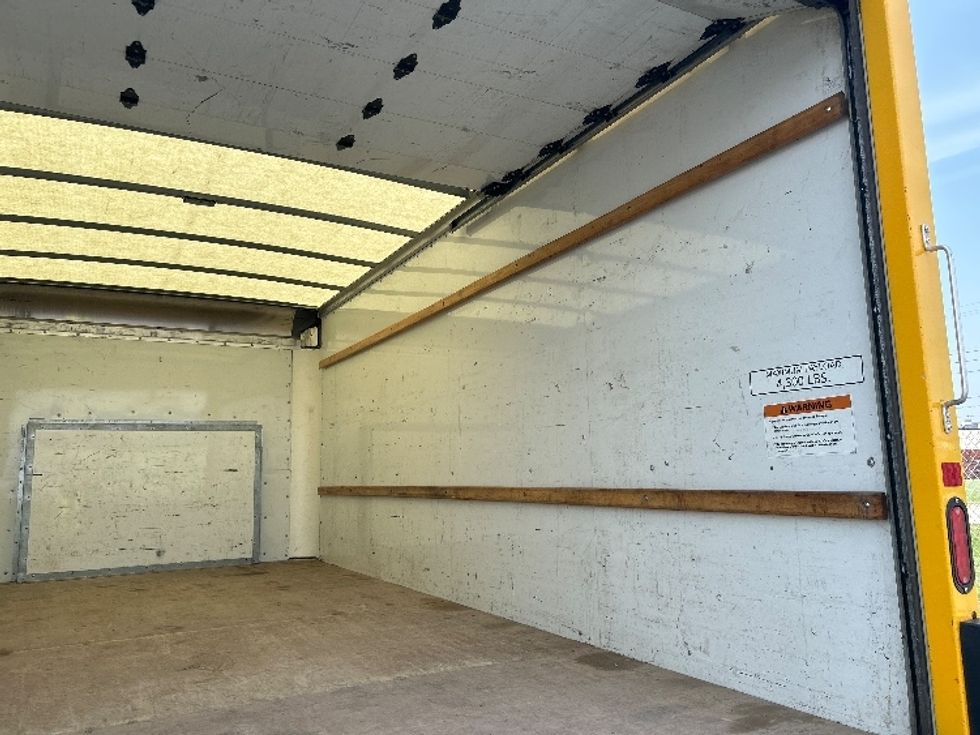 Light Duty Box Truck-Light and Medium Duty Trucks-Ford-2022-E350-Tulsa-OK-89,903\n\t\tmiles-$ 28,500 - Image 12