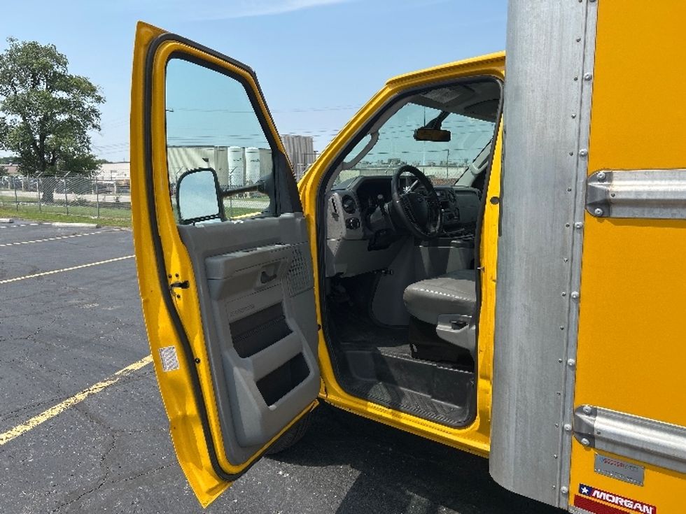 Light Duty Box Truck-Light and Medium Duty Trucks-Ford-2022-E350-Tulsa-OK-89,903\n\t\tmiles-$ 28,500 - Image 16