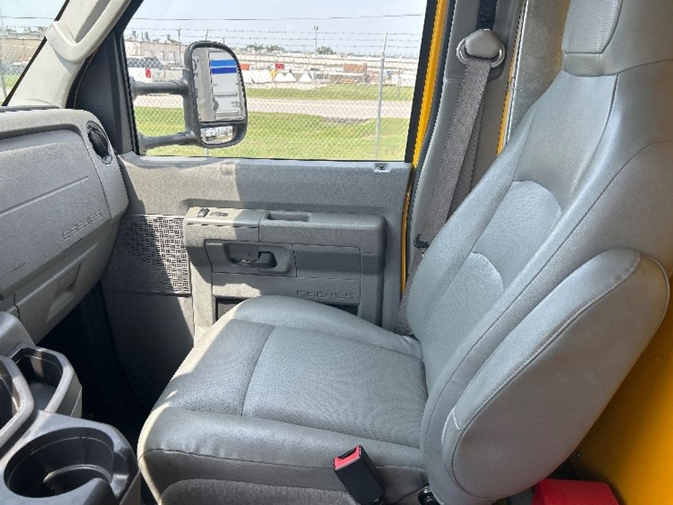 Light Duty Box Truck-Light and Medium Duty Trucks-Ford-2022-E350-Tulsa-OK-89,903\n\t\tmiles-$ 28,500 - Image 19