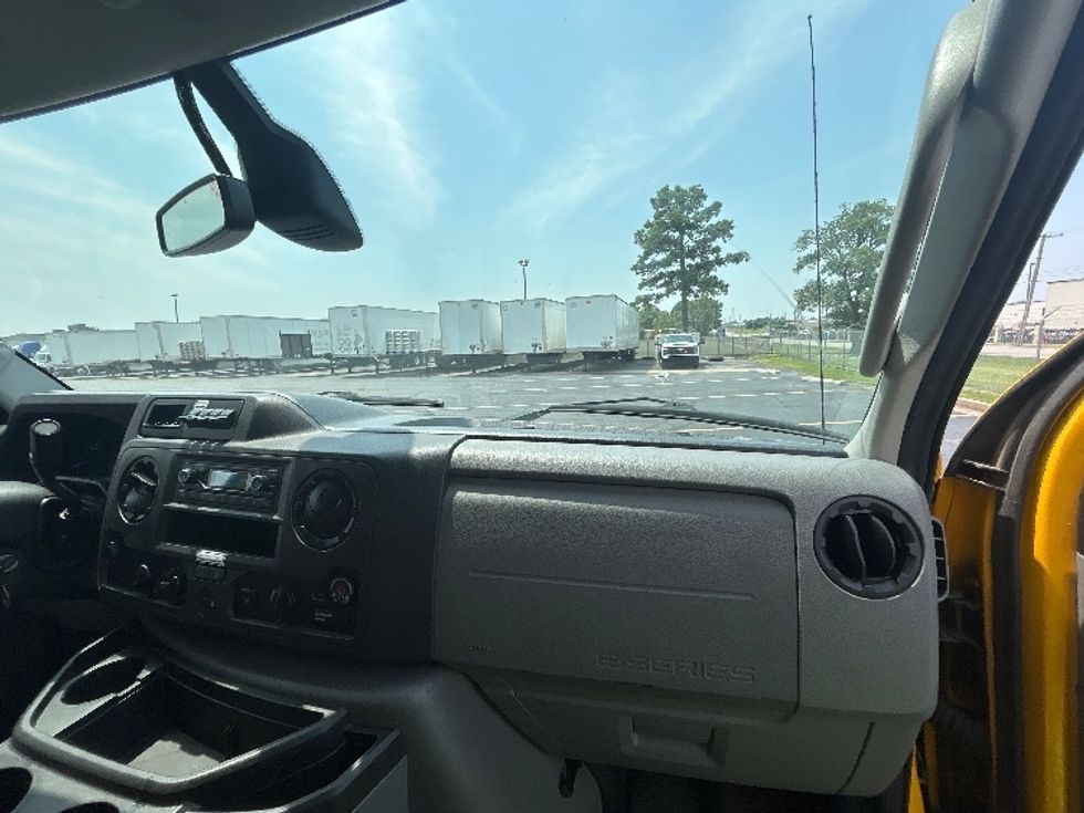 Light Duty Box Truck-Light and Medium Duty Trucks-Ford-2022-E350-Tulsa-OK-89,903\n\t\tmiles-$ 28,500 - Image 21