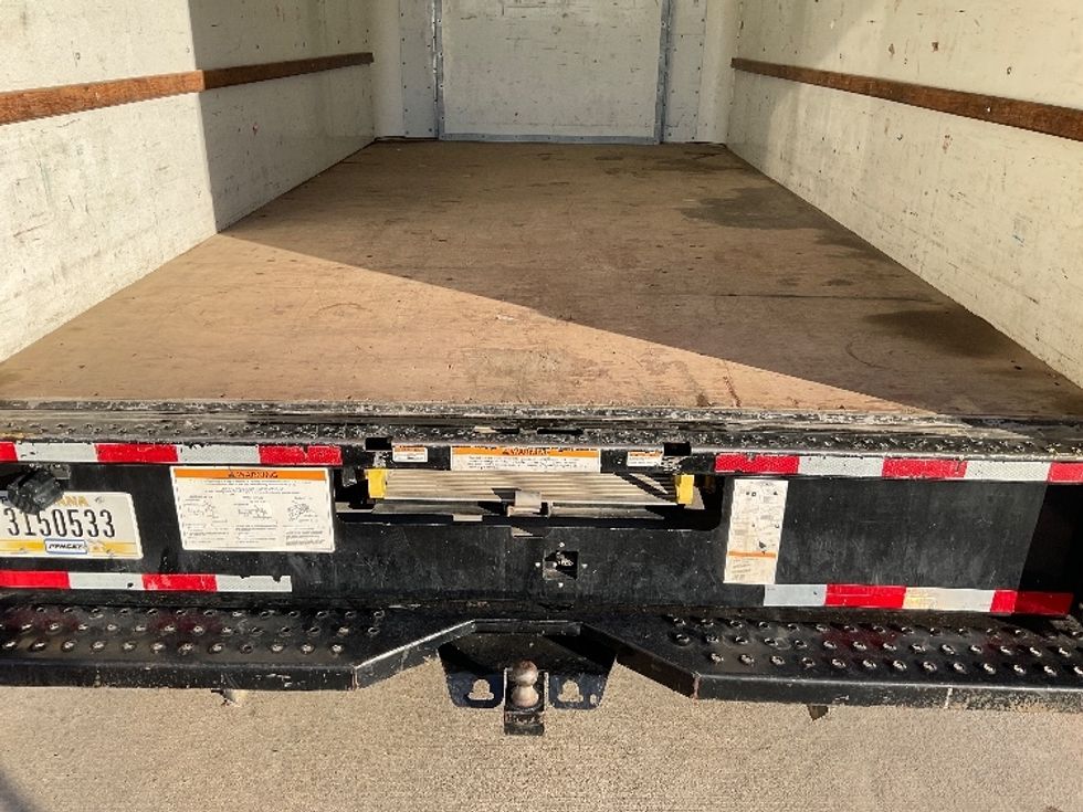 Light Duty Box Truck-Light and Medium Duty Trucks-Ford-2022-E350-Tulsa-OK-96,263\n\t\tmiles-$ 28,250 - Image 10