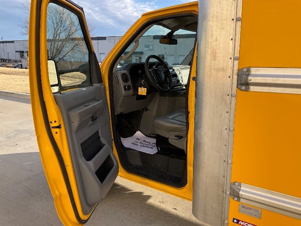 Light Duty Box Truck-Light and Medium Duty Trucks-Ford-2022-E350-Tulsa-OK-96,263\n\t\tmiles-$ 28,250 - Image 16