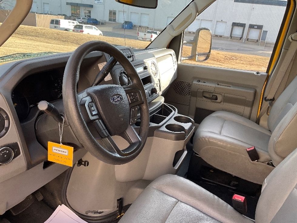 Light Duty Box Truck-Light and Medium Duty Trucks-Ford-2022-E350-Tulsa-OK-96,263\n\t\tmiles-$ 28,250 - Image 17