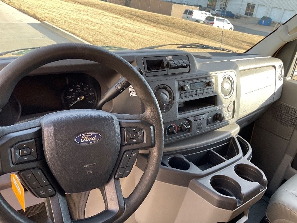Light Duty Box Truck-Light and Medium Duty Trucks-Ford-2022-E350-Tulsa-OK-96,263\n\t\tmiles-$ 28,250 - Image 18