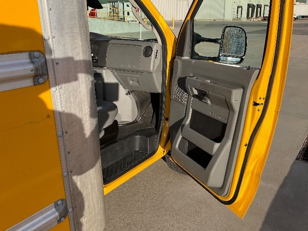 Light Duty Box Truck-Light and Medium Duty Trucks-Ford-2022-E350-Tulsa-OK-96,263\n\t\tmiles-$ 28,250 - Image 20