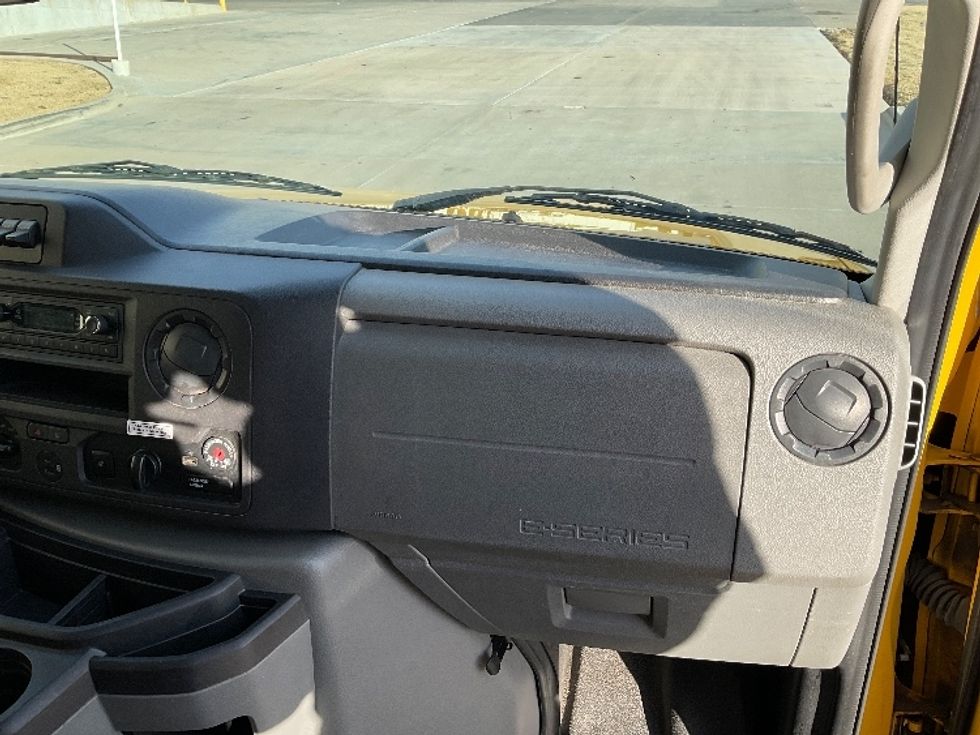 Light Duty Box Truck-Light and Medium Duty Trucks-Ford-2022-E350-Tulsa-OK-96,263\n\t\tmiles-$ 28,250 - Image 21