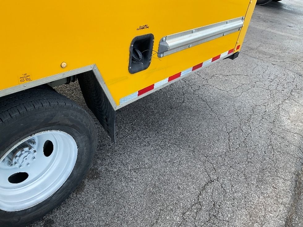 Light Duty Box Truck-Light and Medium Duty Trucks-Ford-2022-E350-Tulsa-OK-96,263\n\t\tmiles-$ 28,250 - Image 28