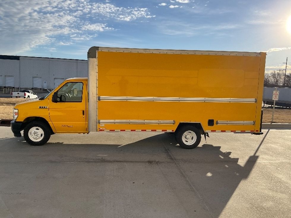 Light Duty Box Truck-Light and Medium Duty Trucks-Ford-2022-E350-Tulsa-OK-96,263\n\t\tmiles-$ 28,250 - Image 4