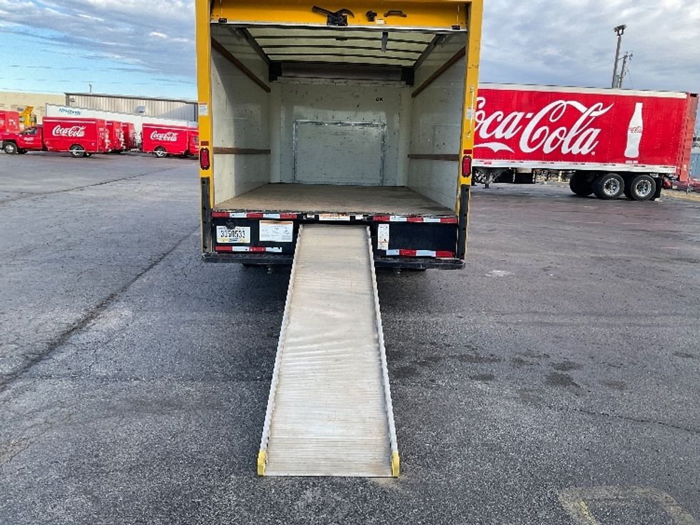 Light Duty Box Truck-Light and Medium Duty Trucks-Ford-2022-E350-Tulsa-OK-96,263\n\t\tmiles-$ 28,250 - Image 9