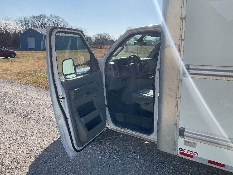 Light Duty Box Truck-Light and Medium Duty Trucks-Ford-2022-E350-Tulsa-OK-96,759\n\t\tmiles-$ 31,250 - Image 14