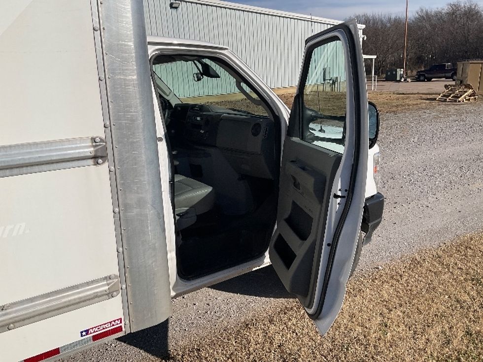 Light Duty Box Truck-Light and Medium Duty Trucks-Ford-2022-E350-Tulsa-OK-96,759\n\t\tmiles-$ 31,250 - Image 18