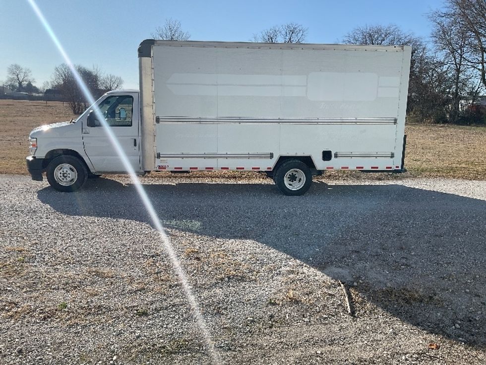 Light Duty Box Truck-Light and Medium Duty Trucks-Ford-2022-E350-Tulsa-OK-96,759\n\t\tmiles-$ 31,250 - Image 4