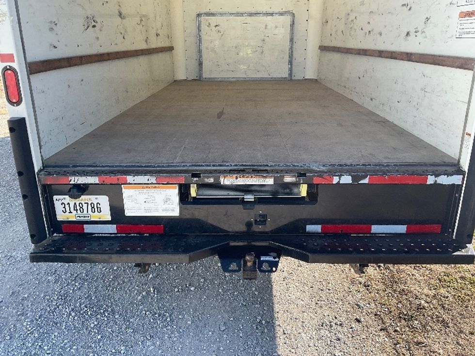 Light Duty Box Truck-Light and Medium Duty Trucks-Ford-2022-E350-Tulsa-OK-96,759\n\t\tmiles-$ 31,250 - Image 9