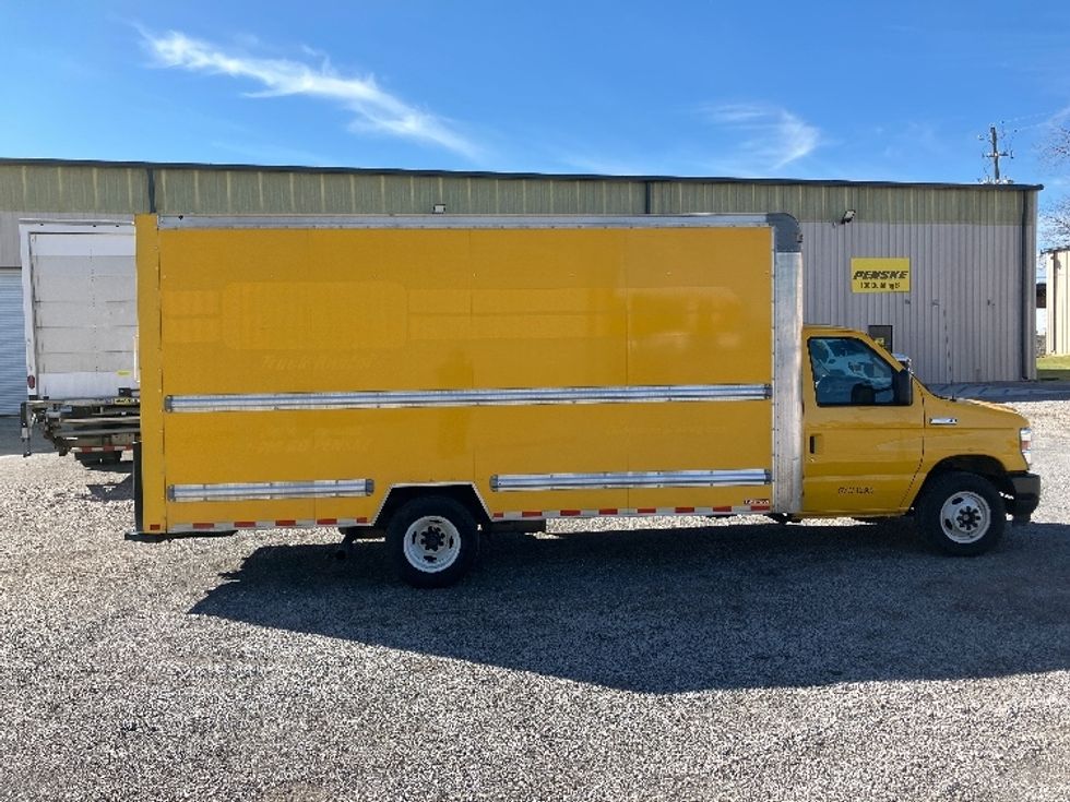 Light Duty Box Truck-Light and Medium Duty Trucks-Ford-2022-E350-Tuscaloosa-AL-101,618\n\t\tmiles-$ 29,000 - Image 15