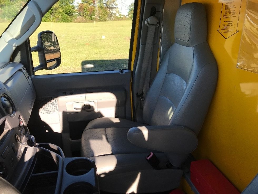 Light Duty Box Truck-Light and Medium Duty Trucks-Ford-2022-E350-Tuscaloosa-AL-101,618\n\t\tmiles-$ 29,000 - Image 19