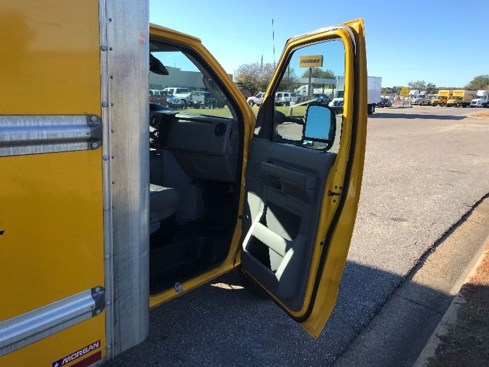 Light Duty Box Truck-Light and Medium Duty Trucks-Ford-2022-E350-Tuscaloosa-AL-101,618\n\t\tmiles-$ 29,000 - Image 20