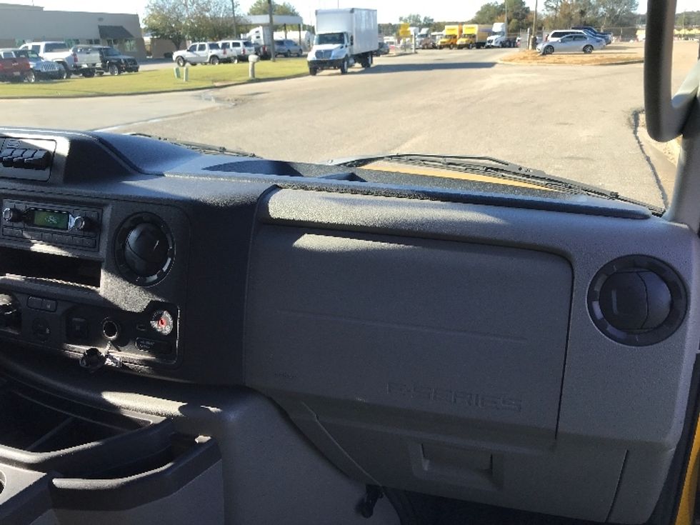 Light Duty Box Truck-Light and Medium Duty Trucks-Ford-2022-E350-Tuscaloosa-AL-101,618\n\t\tmiles-$ 29,000 - Image 21