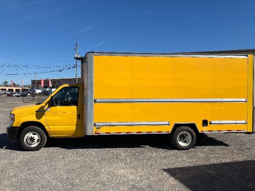 Light Duty Box Truck-Light and Medium Duty Trucks-Ford-2022-E350-Tuscaloosa-AL-101,618\n\t\tmiles-$ 29,000 - Image 4